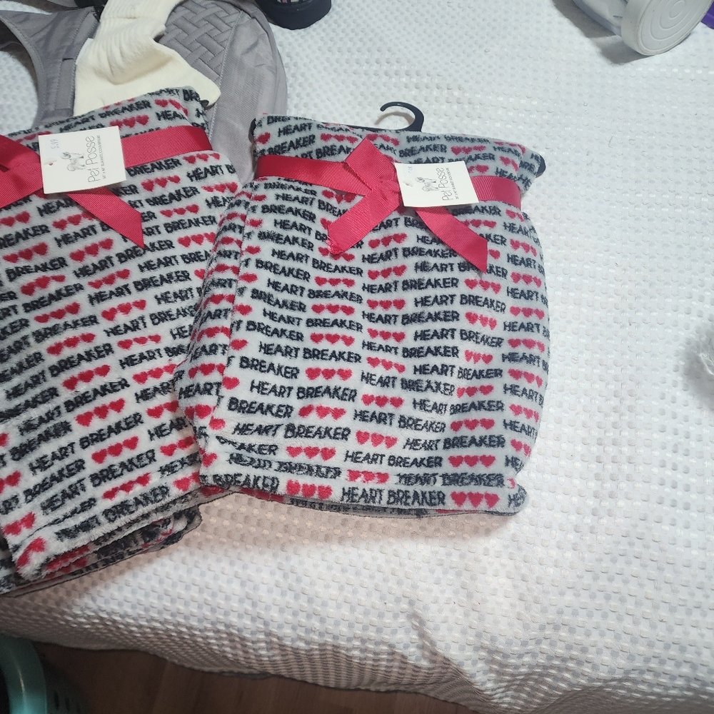 PET POSSE NWT 30" X 40" PET SNUGGLE BLANKET